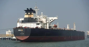 Iran dọa thay đổi vĩnh viễn hiện trạng Hormuz, Mỹ nói không bị ảnh hưởng