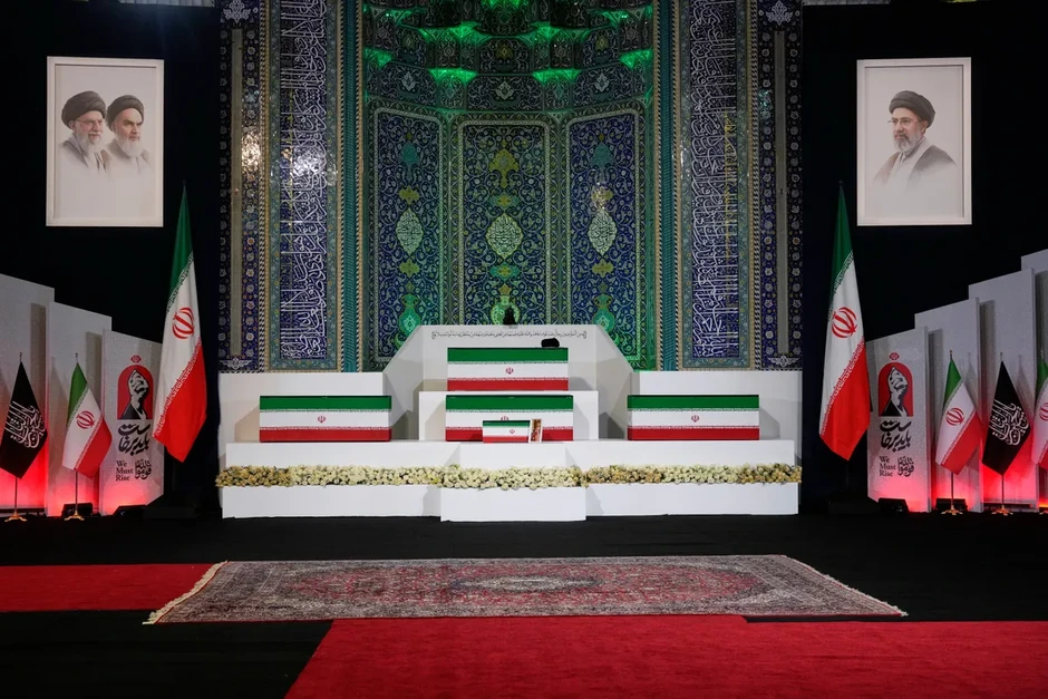 Iran huy động 265.000 cảnh sát bảo vệ lễ tang cố Lãnh tụ Khamenei Iran huy động 265.000 cảnh sát bảo vệ lễ tang cố Lãnh tụ Khamenei