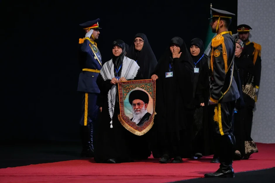 Iran huy động 265.000 cảnh sát bảo vệ lễ tang cố Lãnh tụ Khamenei Iran huy động 265.000 cảnh sát bảo vệ lễ tang cố Lãnh tụ Khamenei