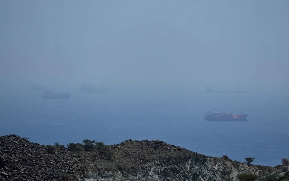 Iran lại đóng cửa eo biển Hormuz