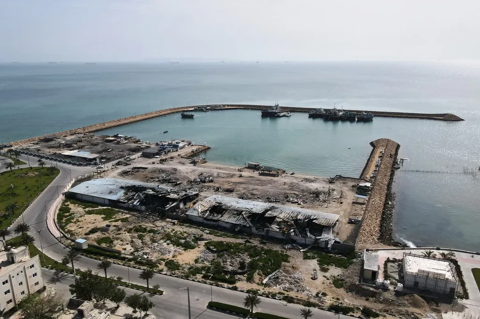 Iran lại đóng cửa eo biển Hormuz