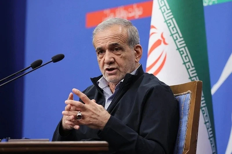 Iran làm rõ tuyên bố của Tổng thống khi xin lỗi các nước láng giềng Iran làm rõ tuyên bố của Tổng thống khi xin lỗi các nước láng giềng