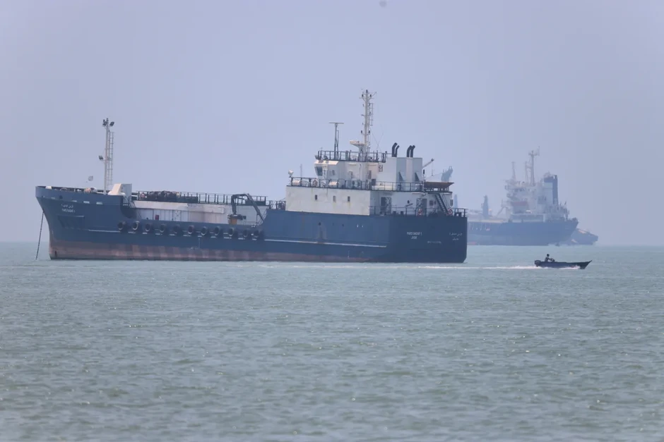 Iran miễn phí quá cảnh eo biển Hormuz trong 60 ngày Iran miễn phí quá cảnh eo biển Hormuz trong 60 ngày