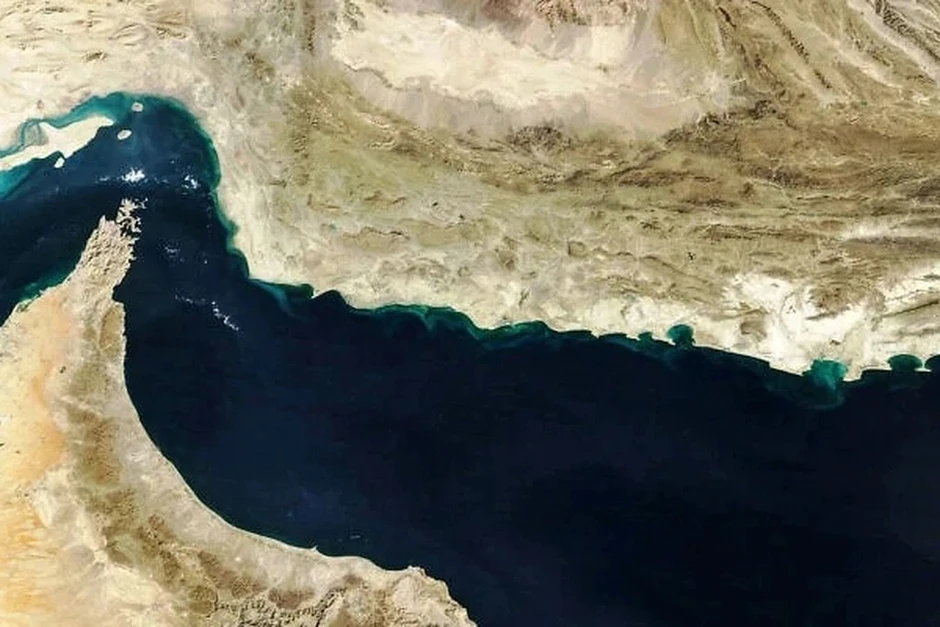 Iran mở đường cho tàu đi qua eo biển Hormuz