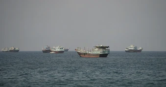 Iran nã đạn vào siêu tàu dầu thứ 3 tại eo biển Hormuz