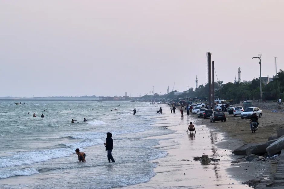 Iran nêu điều kiện mở lại eo biển Hormuz