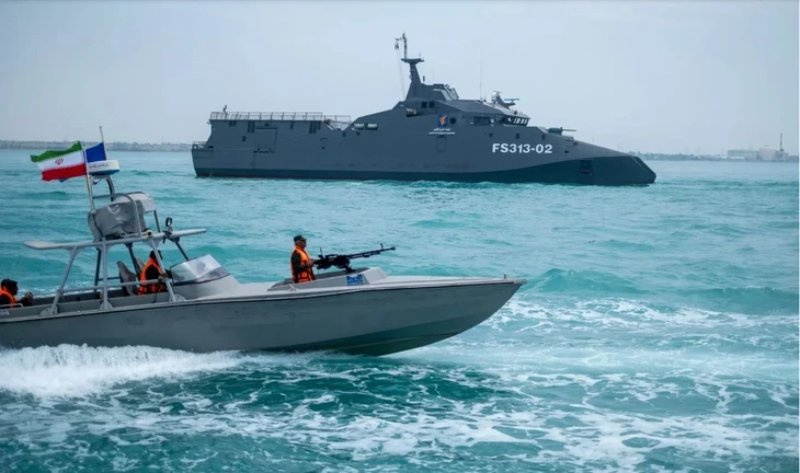 Iran nổ súng chặn hai tàu Ấn Độ đi qua eo biển Hormuz Iran nổ súng chặn hai tàu Ấn Độ đi qua eo biển Hormuz