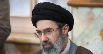 Iran nói lãnh tụ tối cao ‘vẫn an toàn’, tàu đi qua eo biển Hormuz bị tập kích