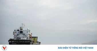 Iran phát thông điệp cứng rắn, tàu hàng qua eo biển Hormuz báo cáo bị bắn trúng