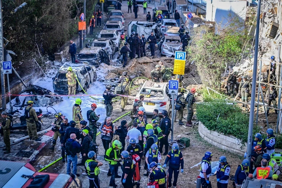 Iran phóng 7 đợt tên lửa, ra cảnh báo rắn với Israel; Giá dầu quay đầu tăng; Nga lên tiếng