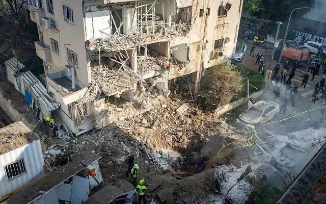 Iran phóng dồn dập 7 đợt tên lửa đáp trả Israel, nhiều công trình tại Tel Aviv bị phá hủy Iran phóng dồn dập 7 đợt tên lửa đáp trả Israel, nhiều công trình tại Tel Aviv bị phá hủy