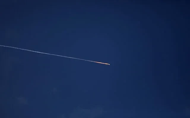 Iran phóng dồn dập 7 đợt tên lửa đáp trả Israel, nhiều công trình tại Tel Aviv bị phá hủy Iran phóng dồn dập 7 đợt tên lửa đáp trả Israel, nhiều công trình tại Tel Aviv bị phá hủy