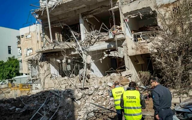 Iran phóng dồn dập 7 đợt tên lửa đáp trả Israel, nhiều công trình tại Tel Aviv bị phá hủy Iran phóng dồn dập 7 đợt tên lửa đáp trả Israel, nhiều công trình tại Tel Aviv bị phá hủy