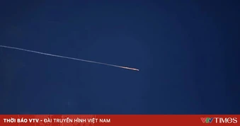Iran phóng dồn dập 7 đợt tên lửa đáp trả Israel, nhiều công trình tại Tel Aviv bị phá hủy