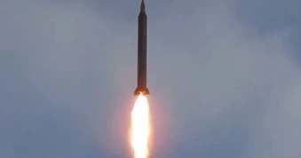 Iran phóng tên lửa vào căn cứ Mỹ, trút hỏa lực xuống Israel