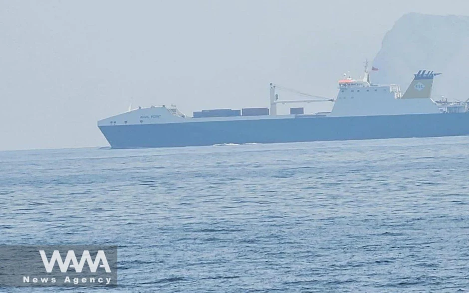 Iran ra tuyên bố trái ngược về Hormuz, ông Trump cảnh báo tấn công trở lại