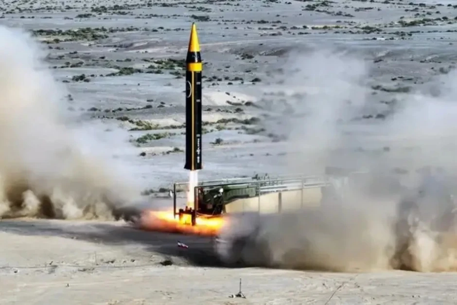 Iran tấn công đáp trả, kêu gọi người dân Vùng Vịnh tránh xa căn cứ Mỹ Iran tấn công đáp trả, kêu gọi người dân Vùng Vịnh tránh xa căn cứ Mỹ