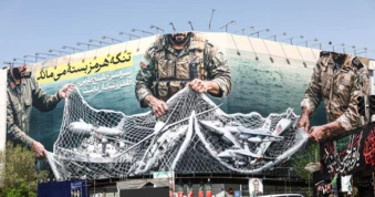Iran tấn công trả đũa Mỹ, cảnh báo mở rộng chiến sự