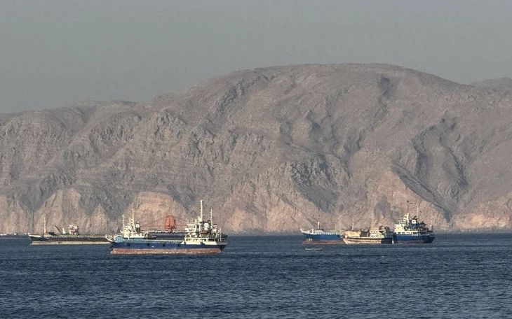 Iran tập kích Kuwait khiến sân bay đóng cửa, nhiều người bị thương Iran tập kích Kuwait khiến sân bay đóng cửa, nhiều người bị thương