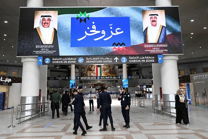 Iran tập kích Kuwait khiến sân bay đóng cửa, nhiều người bị thương Iran tập kích Kuwait khiến sân bay đóng cửa, nhiều người bị thương