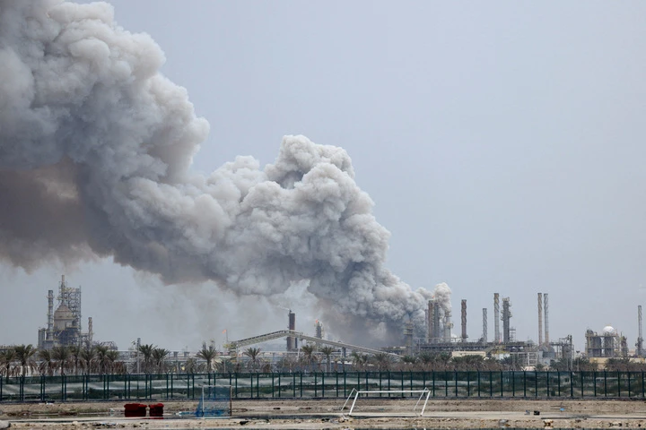 Iran thêm 'điều kiện Hormuz' để kết thúc chiến sự, tham vọng thu tỷ USD Iran thêm 'điều kiện Hormuz' để kết thúc chiến sự, tham vọng thu tỷ USD