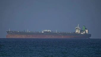 Iran tiếp tục đóng cửa eo biển Hormuz - Mở cửa trở lại một phần không phận