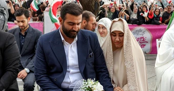 Iran tổ chức lễ cưới tập thể cho hơn 100 cặp đôi 'sẵn sàng hy sinh vì đất nước'