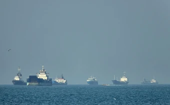 Iran triển khai các tàu ngầm mini để kiểm soát eo biển Hormuz