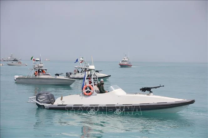 Iran triển khai vũ khí mới ở eo biển Hormuz nhằm đối phó tàu chiến đối phương Iran triển khai vũ khí mới ở eo biển Hormuz nhằm đối phó tàu chiến đối phương