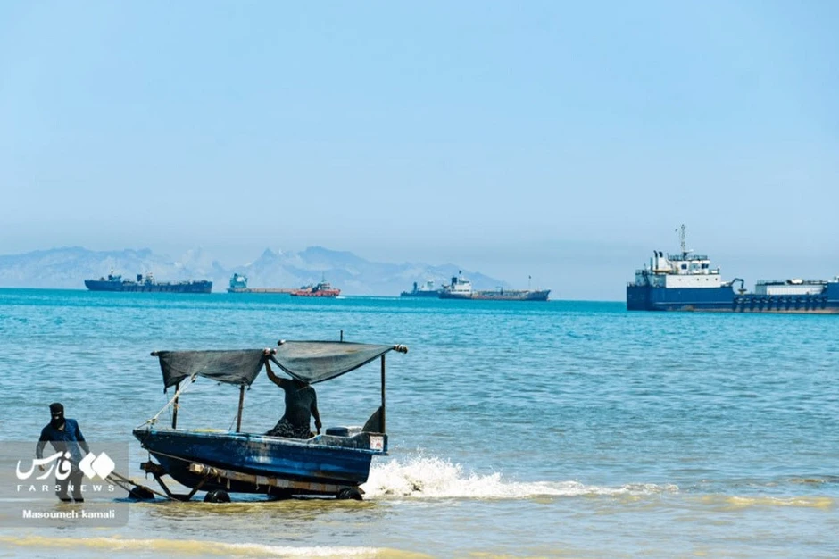 Iran tung chùm ảnh tàu chở hàng mắc kẹt ở eo biển Hormuz Iran tung chùm ảnh tàu chở hàng mắc kẹt ở eo biển Hormuz