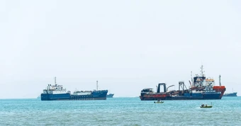 Iran tung chùm ảnh tàu chở hàng mắc kẹt ở eo biển Hormuz