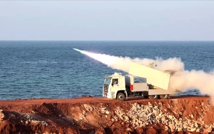 Iran tuyên bố bắn trúng tàu có liên hệ với Israel tại eo biển Hormuz Iran tuyên bố bắn trúng tàu có liên hệ với Israel tại eo biển Hormuz