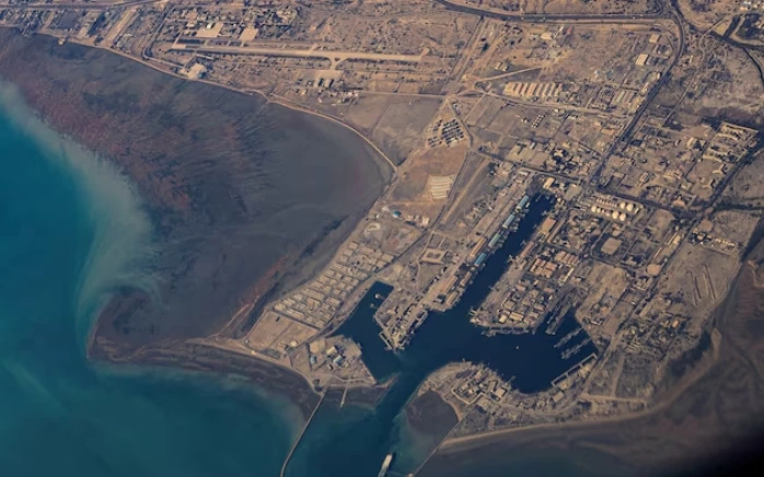 Iran tuyên bố cửa đóng hoàn toàn eo Hormuz Iran tuyên bố cửa đóng hoàn toàn eo Hormuz