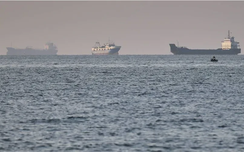Iran tuyên bố đóng cửa hoàn toàn eo biển Hormuz