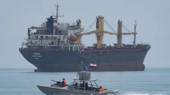 Iran tuyên bố đóng eo biển Hormuz
