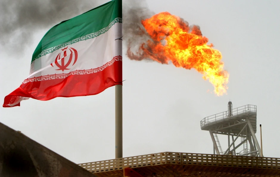 Iran tuyên bố “kiểm soát hoàn toàn” eo biển Hormuz Iran tuyên bố “kiểm soát hoàn toàn” eo biển Hormuz