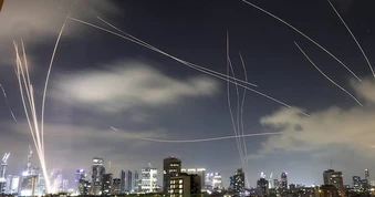 Iran tuyên bố mạnh mẽ về tên lửa tấn công các mục tiêu của Mỹ và Israel