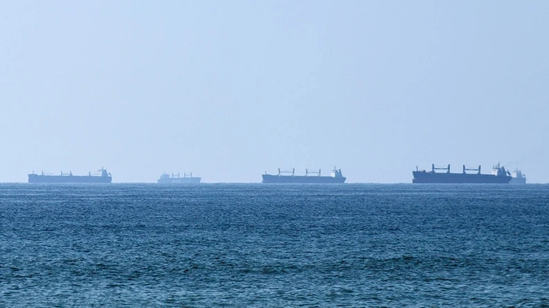 Iran tuyên bố mở cửa eo biển Hormuz "một cách hạn chế và có kiểm soát"