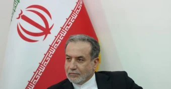 Iran tuyên bố mở hoàn toàn eo biển Hormuz, giá dầu giảm mạnh lập tức