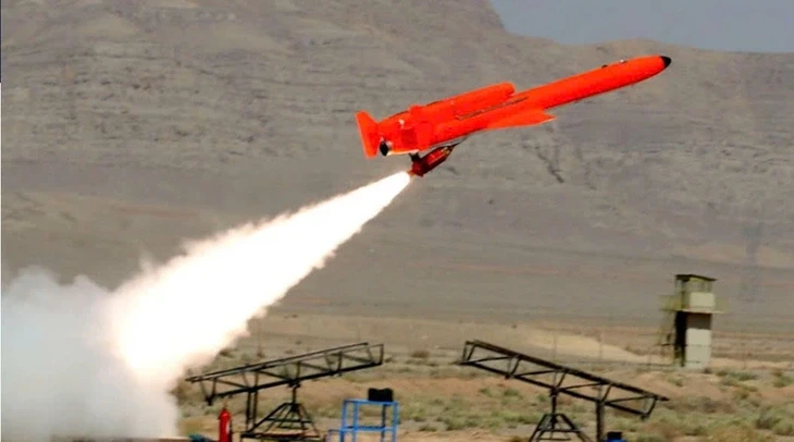 Iran tuyên bố phóng drone tấn công tàu chiến Mỹ sau vụ nổ súng bắt tàu hàng Iran tuyên bố phóng drone tấn công tàu chiến Mỹ sau vụ nổ súng bắt tàu hàng