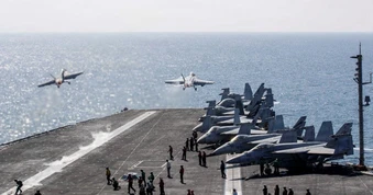 Iran tuyên bố phóng tên lửa vào tàu sân bay Mỹ