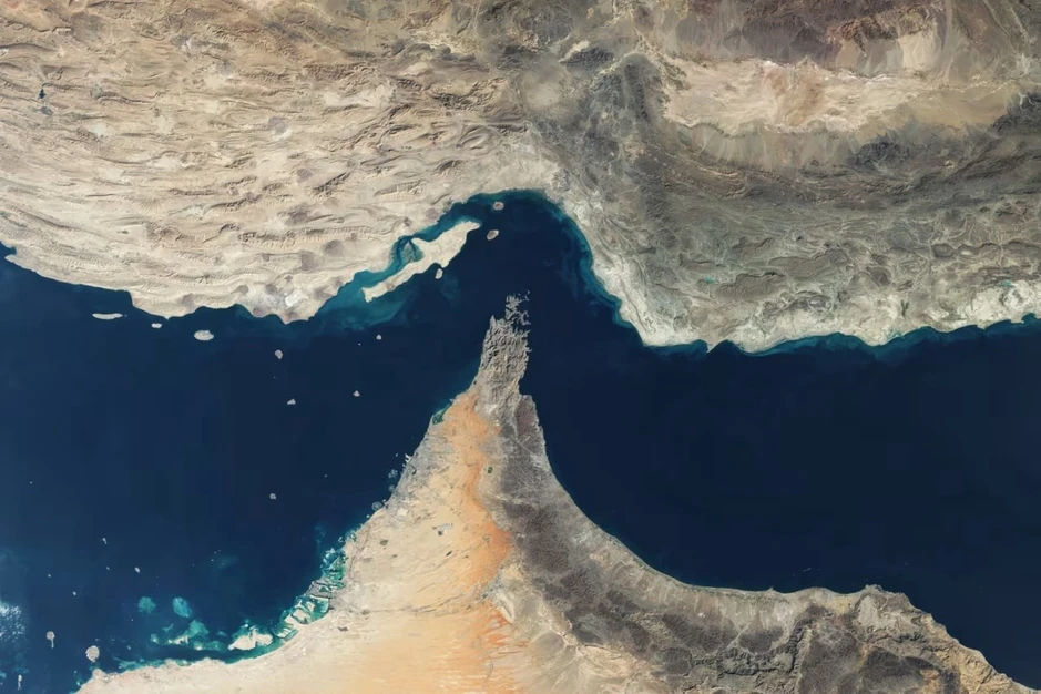 Iran tuyên bố sẵn sàng ‘đóng cửa hoàn toàn’ eo biển Hormuz
