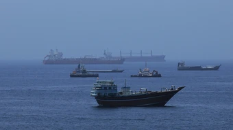 Iran tuyên bố tấn công tàu chở dầu được Mỹ hộ tống ở eo biển Hormuz