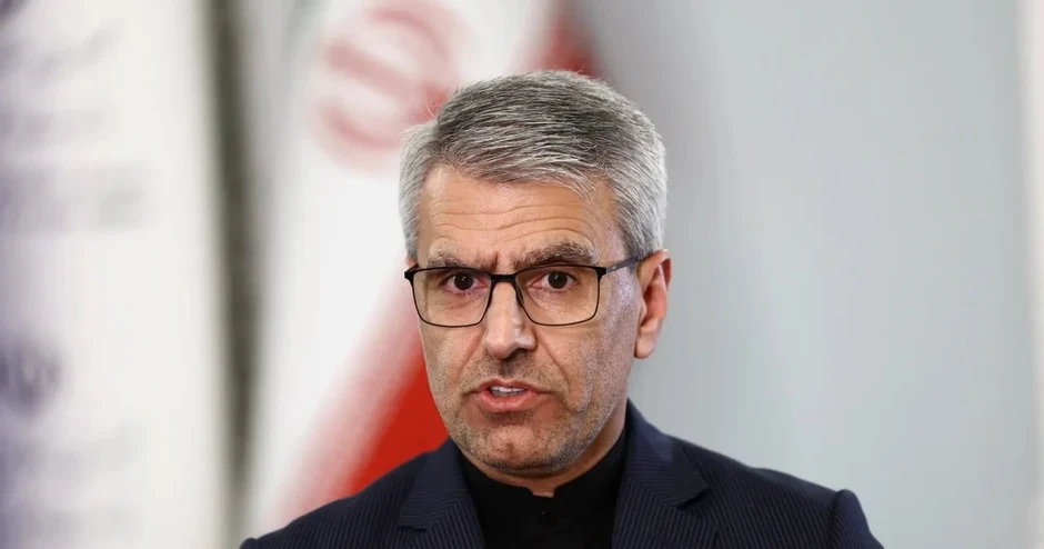 Iran tuyên bố tàu chiến Mỹ trúng tên lửa gần eo biển Hormuz gây lo ngại