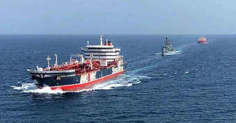 Iran ưu tiên các tàu trả phí qua eo biển Hormuz?