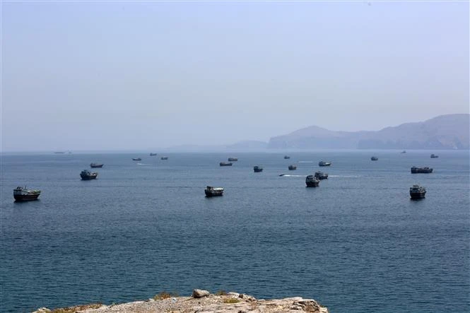 Iran và Oman đề xuất gì về cơ chế quản lý eo biển Hormuz? Iran và Oman đề xuất gì về cơ chế quản lý eo biển Hormuz?