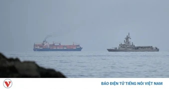 Iran và Oman dự tính thu phí eo biển Hormuz