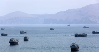 Iran và Oman thống nhất mở eo biển Hormuz 60 ngày