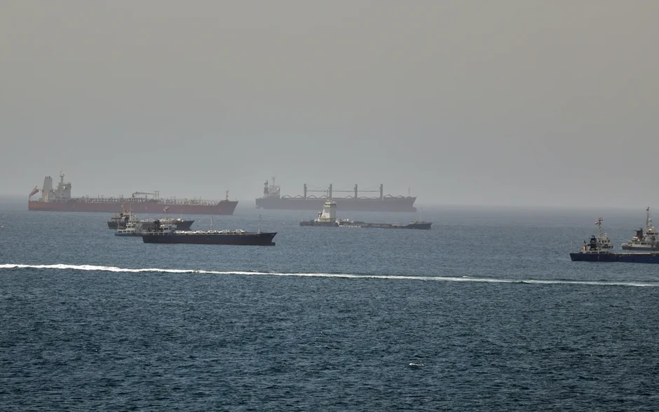 Iran và Oman tổ chức cuộc họp đầu tiên về eo biển Hormuz Iran và Oman tổ chức cuộc họp đầu tiên về eo biển Hormuz