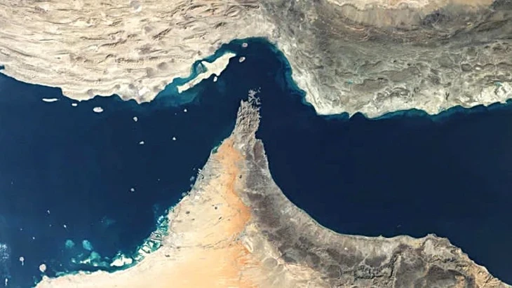 IRGC công bố điều kiện qua eo biển Hormuz, trái tuyên bố ‘mở hoàn toàn’ của Ngoại trưởng Iran IRGC công bố điều kiện qua eo biển Hormuz, trái tuyên bố ‘mở hoàn toàn’ của Ngoại trưởng Iran